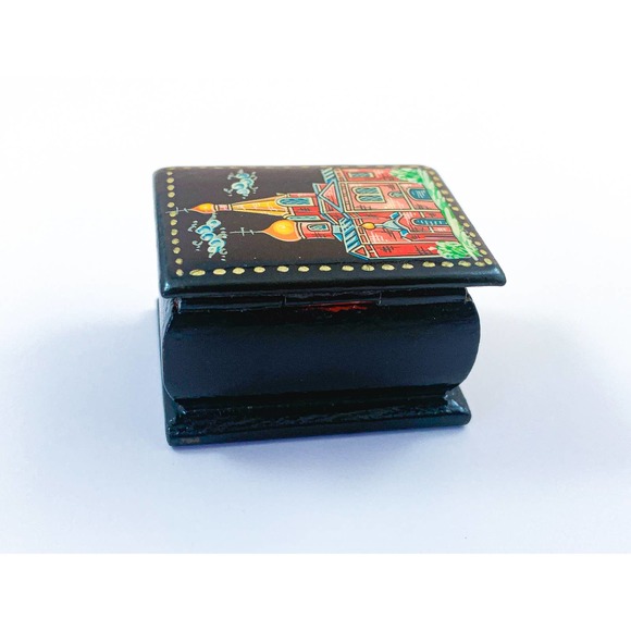 Vintage Black Lacquer Russian Folk Art Wooden Box - Size for Pills or Rings - Picture 10 of 10